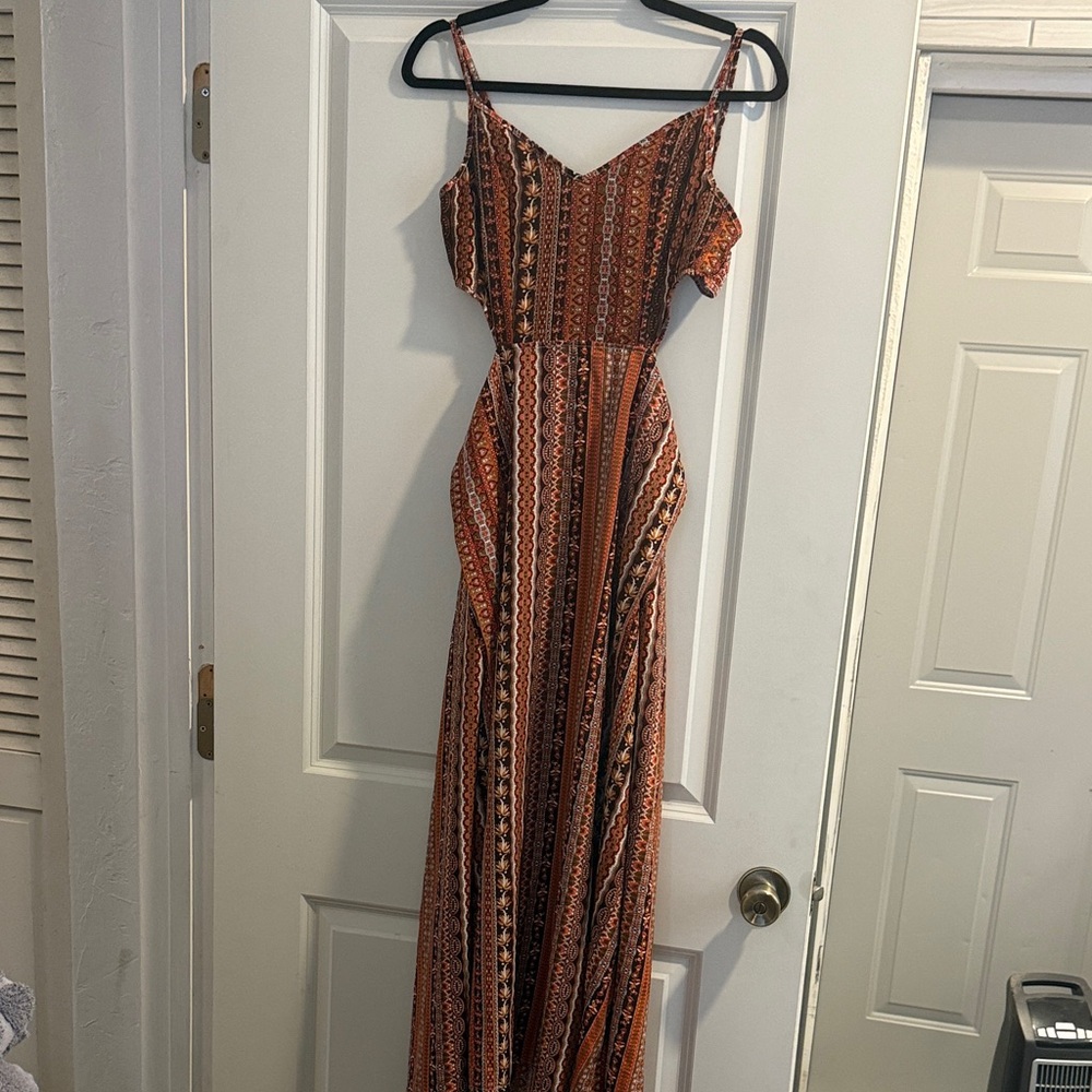Elegant Patterned Maxi Dress in Orange and Brown